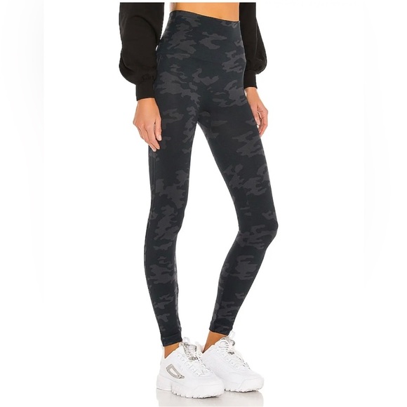 Spanx Look At Me Now leggings camo navy - Picture 1 of 6